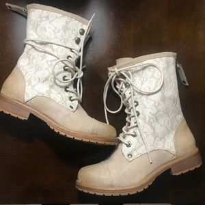 Roxy Combat Boots Cream & Lace Size 6